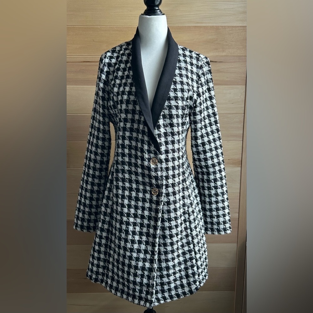 SHEIN Size 6 Black and White Houndstooth Blazer gold buttons